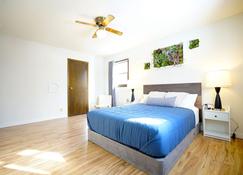 Blue House 2 - Sioux Falls - Bedroom