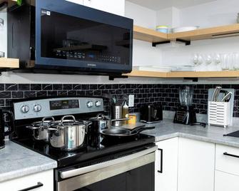 Cozy 2br Guest Suite In Leduc 12 Mins To - Leduc - Kitchen