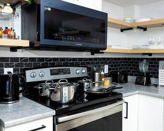 Comfy 2br Guest Suite In Leduc 12 Mins To Yeg Airport - Leduc - Cocina