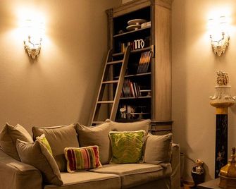 Il Duomo Luxury Suite - פייטרסנטה - סלון