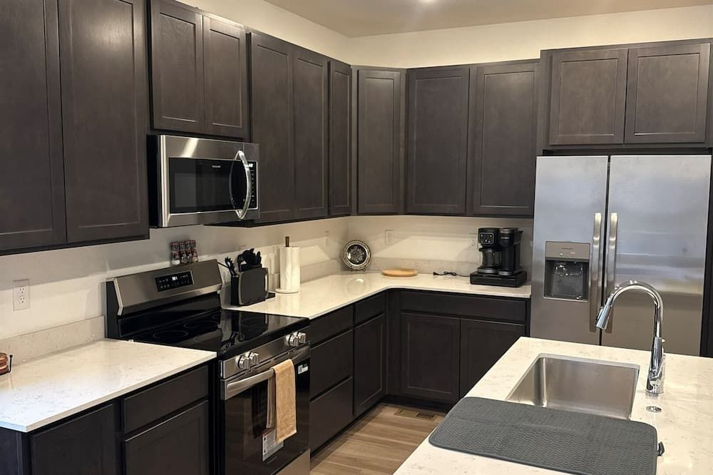 Modern Quiet Retreat Near Denver Int'l Airport