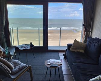 Large beachstudio seaview Blankenberge near Brugge - Blankenberge - Living room