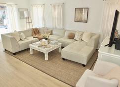 Casetta al Mare - Long Beach - Living room