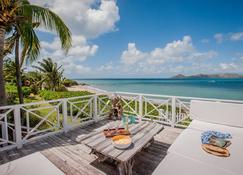 Stunning Caribbean Villa with Direct Beach Access and Spectacular Ocean Views - Newcastle - Balkon