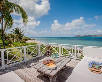 Stunning Caribbean Villa with Direct Beach Access and Spectacular Ocean Views - Newcastle - Varanda