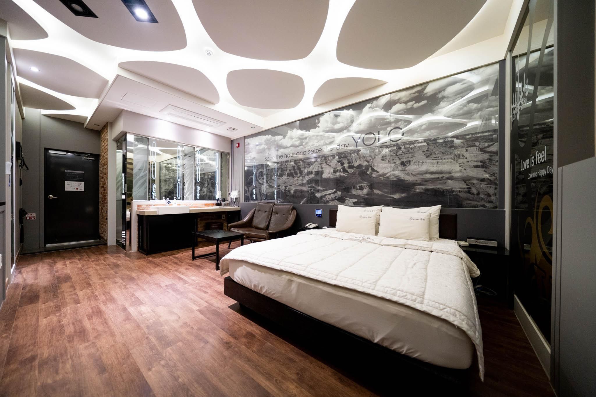 جيونغجو يولو هوتل