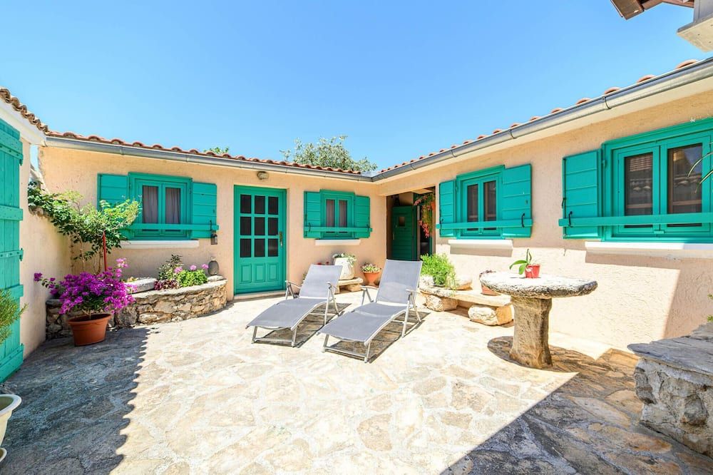 أويسم هوم إن جدريجا ويذ ويفي آند 1 بد رومز - Jadrija - شرفة مرصوفة