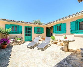 أويسم هوم إن جدريجا ويذ ويفي آند 1 بد رومز - Jadrija - شرفة مرصوفة