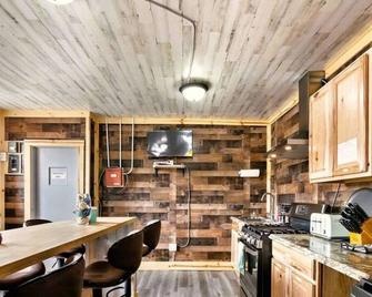 8 Private room in heart of Leadville dog friendly - Leadville