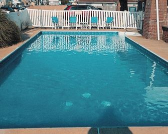 Pelican Point Motel - Point Pleasant Beach - Pool