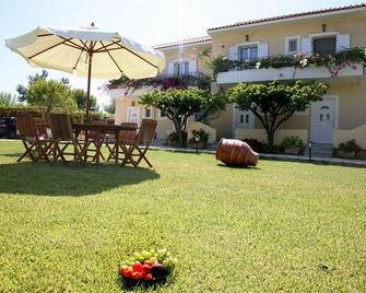 Villa Carina - Lixouri - Innenhof