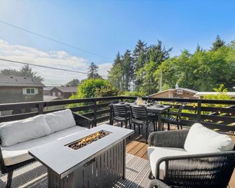 Escape to Falcon Cove on the Oregon Coast - Arch Cape - Balcony