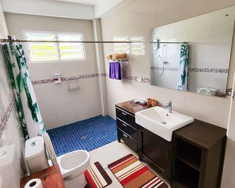Ocean Heart Hotel - Sigatoka - Bathroom