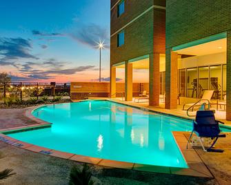 Courtyard by Marriott Dallas Carrollton and Carrollton Conference Center - Керролтон - Басейн