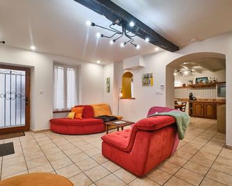 Au 81 - maison de ville à louer - Moirans - Salon