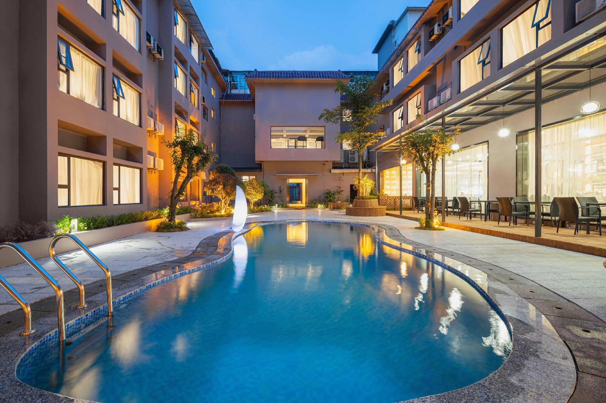 Guilin Jinsangzi International Hotel (Liangjiang Sihu Elephant Trunk Hill) - גילין - בריכה