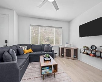 Charming townhome with WiFi, AC, Pool and community center in peaceful Fallbrook - Fallbrook - Obývací pokoj