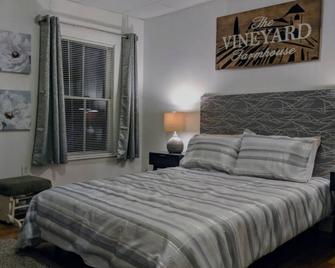 Charming historic 2-bedroom apartment overlooking Charles River. - Cambridge - Bedroom