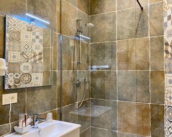 Alloggi Be Deluxe - Isernia - Badkamer
