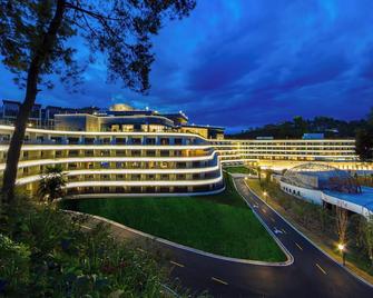 Wyndham Grand Plaza Royale Hot Springs Fenghuang - Xiangxi - Edificio