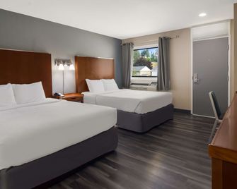 Canadas Best Value Inn & Suites Kamloops - Kamloops - Bedroom