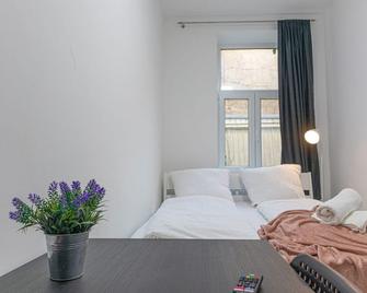 Affordable 5-Br Shared Apartment / Enkplatz U3 Getaway - Vienna - Bedroom