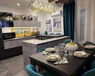 Borbon Home luxury rooms & SPA - Palerme - Salle à manger