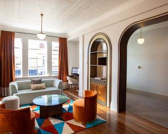 Tattersalls Hotel - Армідаль - Бар