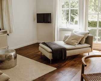 Schönstes kleines Ferienhaus in der Lü-Heide - Egestorf - Wohnzimmer