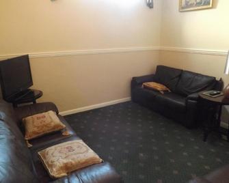 Ashleigh House - Coventry - Living room