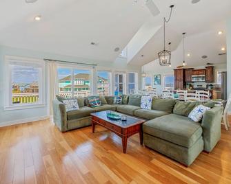 Premier Semi-Oceanfront w/ Pool, Hot Tub, Elevator, Game/Media Rms, Pier Passes - Rodanthe - Living room