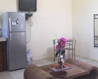 A Double Bed Apt, At The Foothills Of The Majestic Miravalles Can Sleep 2, Comfy - Fortuna - Restaurante