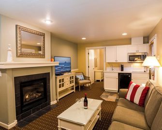 Lighthouse Inn - קנון ביץ' - סלון