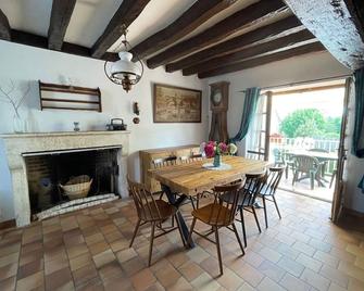 Maison de Charme près de Sancerre: Jardin, Terrasse, Wifi, Activités Nautiques & Équestres - FR-1-586-40 - Saint-Satur - Salle à manger