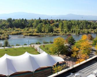 Literally the heart of Missoula. Amazing views of the River and Caras Park. - Missoula - Outdoors view