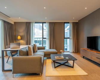 Walton Suites Sukhumvit - Bangkok - Living room