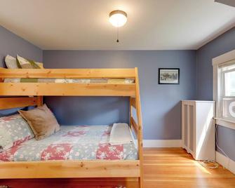 Franconia Escape on Half Acre w/ Fire Pit & Deck! - Franconia - Bedroom