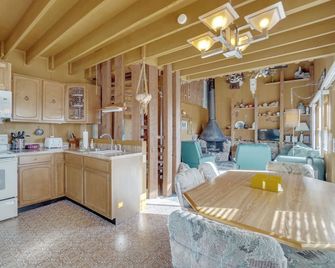 Red Feather Lakes Cabin with Deck and Views! - Red Feather Lakes - Kitchen