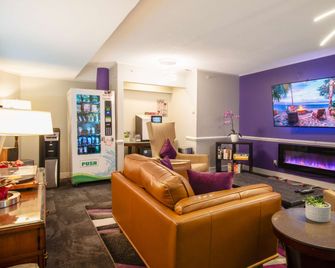 Coast Parksville Hotel - Parksville - Bar