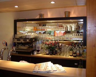 Enzo Hotels Quimperle By Kyriad Direct - Quimperlé - Bar