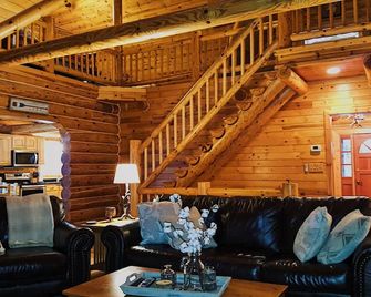 Private Executive Lakefront Log Cabin Lodge overlooking Little St. Germain Lake - Saint Germain - Living room