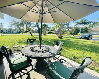 Florida style home near Barefoot Beach - Bonita Springs - Patio