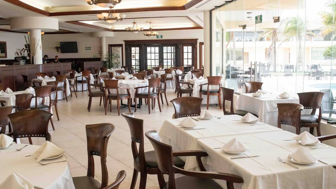 Hotel Arenas del Mar Resort