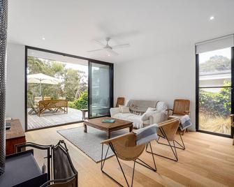Modern & Stylish Beach Holiday Retreat, Royal In Portsea - Portsea - Living room