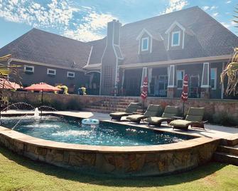 Downtown Decatur Private Resort - Decatur - Outdoors view