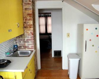 Charming upstairs apartment - Yorkton - Cucina
