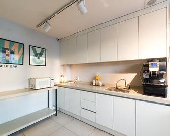 Busan Yeongdo Hotel Bridge - Busan - Kitchen