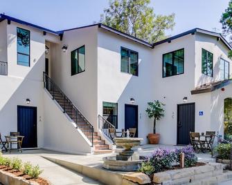 Casa Valerio Unit #8-Boutique Suite in Downtown Santa Barbara - Santa Barbara - Edificio