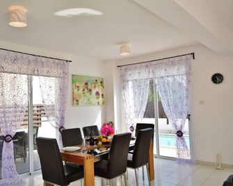 Dafni Villas - Protaras - Essbereich