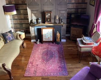 Bedford House Retreat - Scarborough - Living room